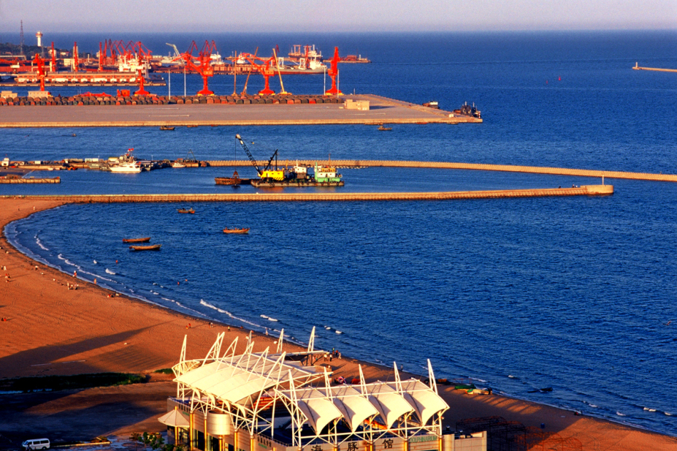 秦皇岛，碧海蓝天映衬下的开放之城